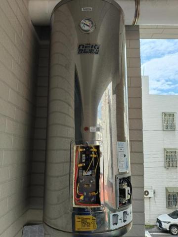 瑋成水電裝修工作室 - 施工前：電熱水器加熱棒及漏電斷路器更換
