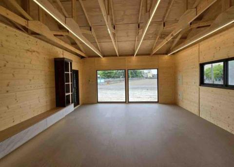 張皓棠 - 木屋耐磨地板