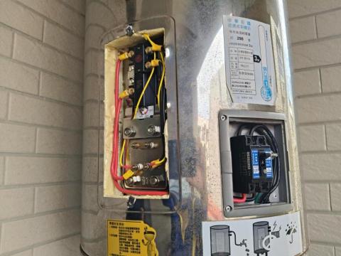 瑋成水電裝修工作室 - 施工後：電熱水器加熱棒及漏電斷路器更換完工