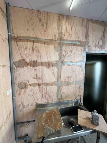 張皓棠 - 牆面AB膠