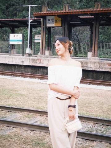 提供修眉毛服務的專家Ariel