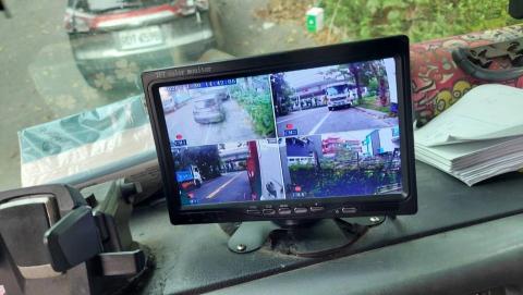 小雞車輛燈光 ，行車紀錄器，監視器 - 四路行車視野輔助