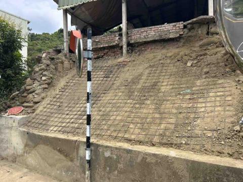 阿禎泥作 - 台南東山斜坡水泥鋪設1