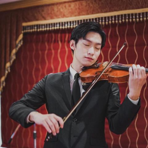 提供小提琴表演服務的專家洪義