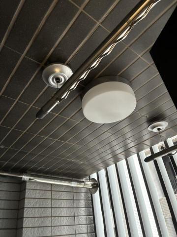 周文翔 - 手搖曬衣架安裝上牆