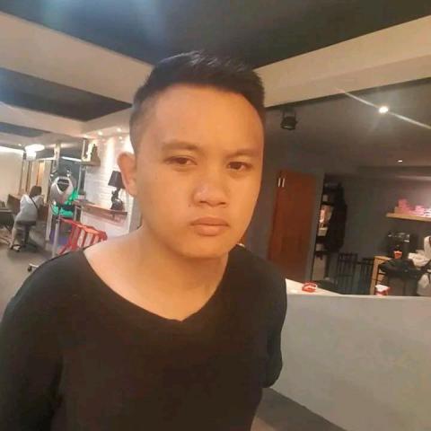 提供臨時託嬰服務的專家黃俊輝