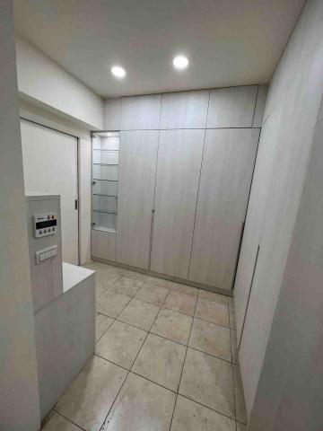 富創系統櫥櫃 - 房間用系統櫃隔出大更衣室 連化妝桌 精品包展示櫃