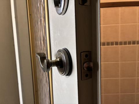 周文翔 - 門扇把手損壞修繕完成