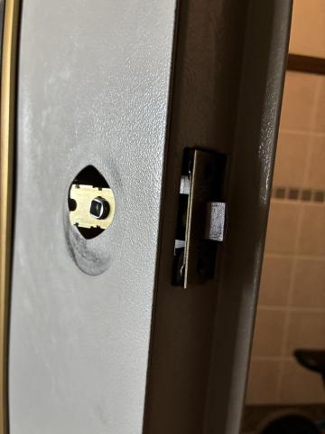 周文翔 - 門扇把手損壞修繕