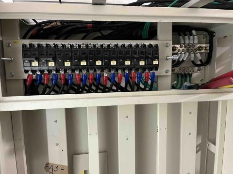 提供插座怎麼換服務的專家吳彥辰