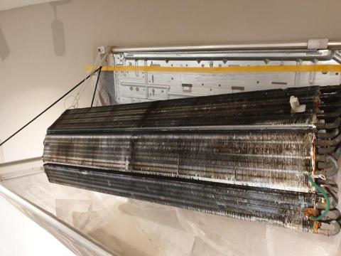 安誠專業淨洗冷氣洗衣機水塔電熱水器除塵蟎 - 清洗前