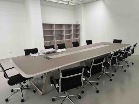 快樂創意公仔 - 辦公桌書櫃安裝