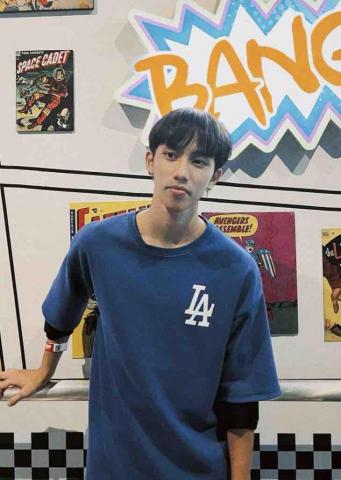 提供高雄衝浪教學服務的專家洪琮皓