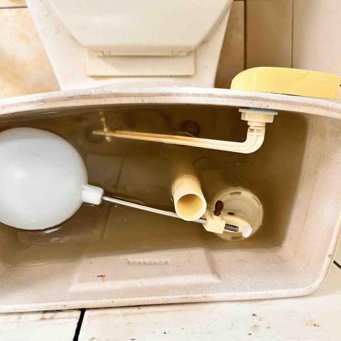 榮鑫居家水電維修 - 中壢區馬桶水箱零件更換