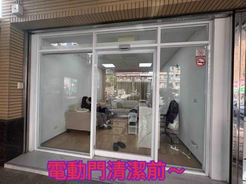 ༻忻ꨄ 承🝮 企業社 油漆工程ꕥ清潔服務🝮 ꧂ - 台中電動門清潔前～