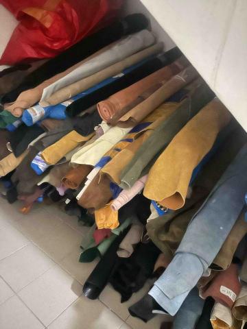 江東霖 - 搬運布料裝袋運至指定地點