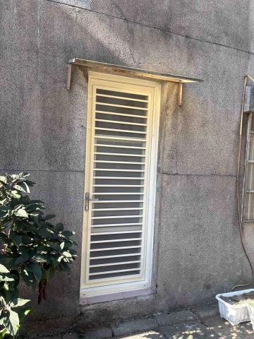 小謝 24H到府服務您！ - ✨ 感謝客戶信任，通風門安裝完工！
家裡悶、通風差、門框老舊？我們 24 小時到府現場勘查，給你最實在的解決方案。

平價施工、快速完工、品質保證。
居家修繕你想得到的，我這邊全都有處理！

✔️ 通風門安裝
✔️ 門窗更換
✔️ 防水修補
✔️ 拆除、泥作、輕隔間
✔️ 火災後清潔、特殊清潔
✔️ 其他疑難雜症都可問！

? 小謝 24H 到府服務您
