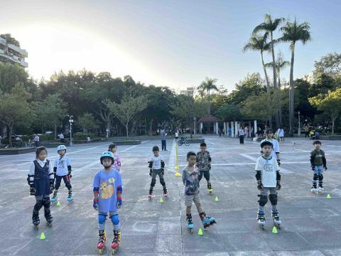 小威直排輪教室 - 民生公園直排輪課程