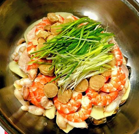 張心柔 - 五層海鮮鍋