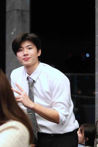 備考多益、雅思，國小、國中英語陪讀，高中考試、出國留學英語檢 - 