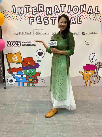 Joe Cho - 2025/11/21 雙語主持台北科技大學國際之夜活動 Hosting “International Night” Event at NTUT @台北科技大學國際廳 International Hall at ￼Taipei University of Technology 
( Chinese Opera theme: White Snake Tale；服裝呼應京劇表演主題：白蛇傳）