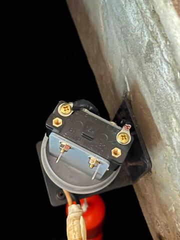 巫新達 - 更換浮球開關