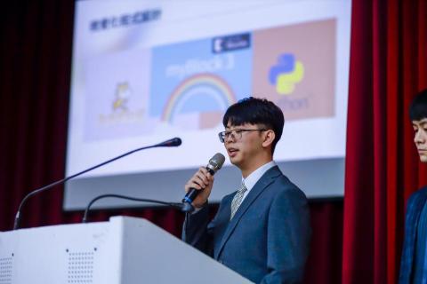 提供後台管理系統服務的專家吳威廷