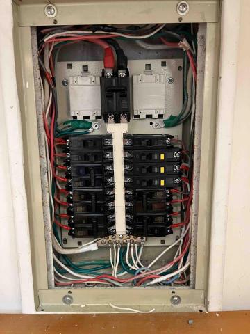 巫新達 - 插入式開關箱改