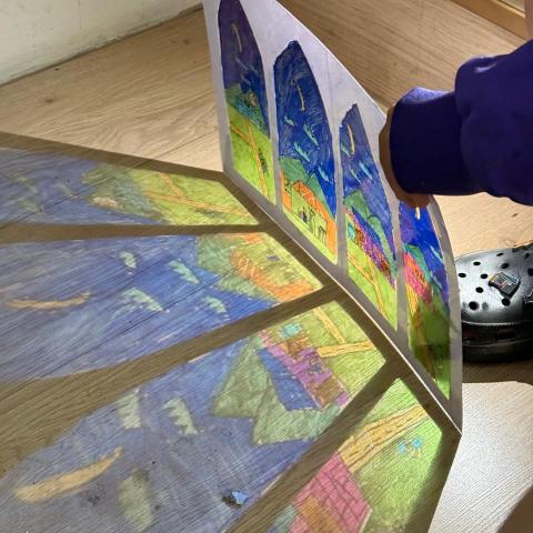 提供兒童美術課程設計服務的專家李芊兒