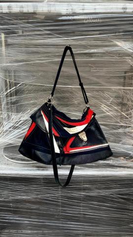 FRMSA - 以古著重機外套拆開重組的手提包