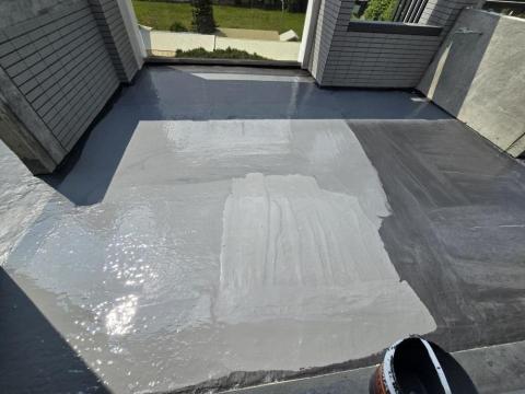 邱炳嘉 - 新建案的頂樓陽露台地坪水性防水