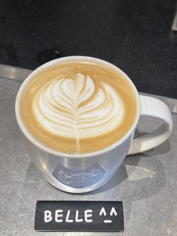 賴思萃 - 咖啡廳服務生