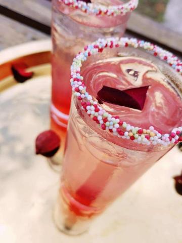 馬的吧子行動酒吧 - happy wedding 荔枝玫瑰的粉紅色調 是婚禮調酒中新娘的最愛