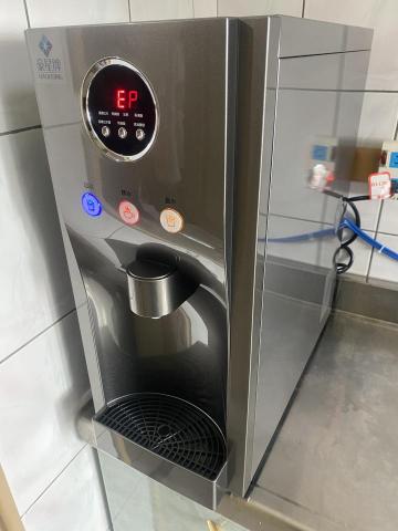 黃偉哲 - 桌上型飲水機
