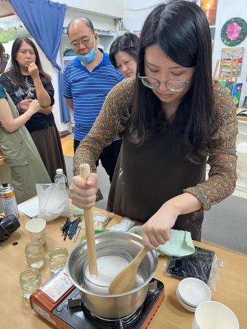 花圈圈繪畫工作室 - 煮漿糊示範