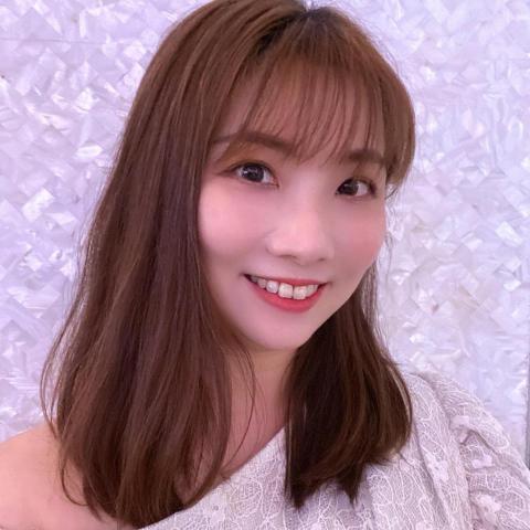 提供新娘妝服務的專家羅釩予