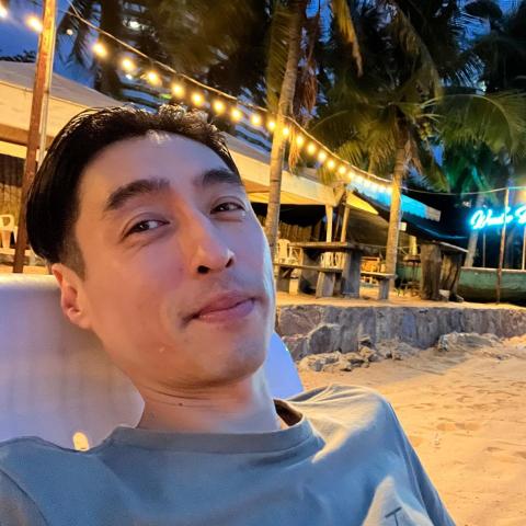 提供包車台北服務的專家鄭先生