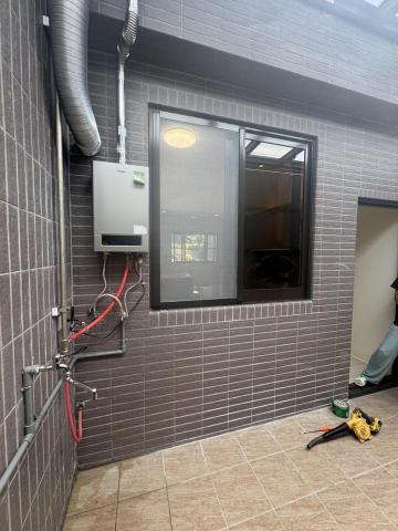 邱炳嘉 - 熱水器檢修與排煙管更換