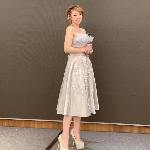 提供禮服服務的專家Naomi