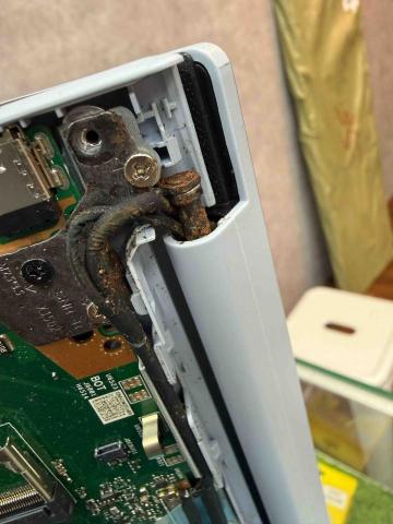 SJ fix 手機維修 - 筆電鏽壞轉軸維修