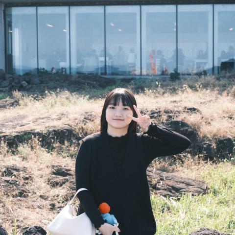 提供客服服務的專家翁淑薇