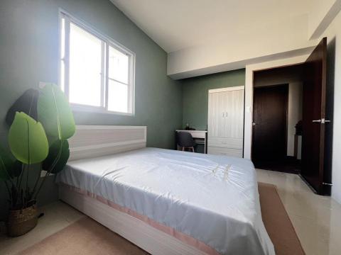 詹琇鈞 - 牆面刷2色乳膠漆、1面是暈染漆，完成