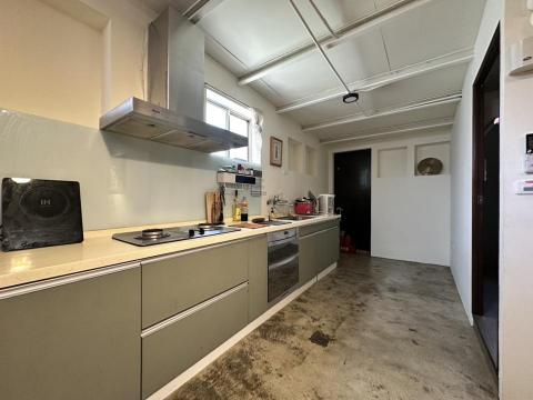 詹琇鈞 - 櫥櫃家具漆完成