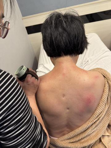 軒家艾草溫罐 - ?&zwj;♀️累D卡卡看過來
?每天忙到肩頸卡卡、背緊得像石頭？
全身像機器人一樣卡到不行？

?我最常聽到客人躺上去後直接哀嚎：
「喔喔喔&hellip;對對對！就是那裡！」
❤️那種爽感真的藏不住，鬆弛感瞬間拉滿，爽度直接爆表
❤️舒服到秒睡，完全不是開玩笑。
❤️而看到客人睡到翻、睡到嘴微張，
就是我最大的成就感。?

?如果你也累到身體在抗議
?現在就來預約！
讓你一溫即鬆、鬆到秒睡