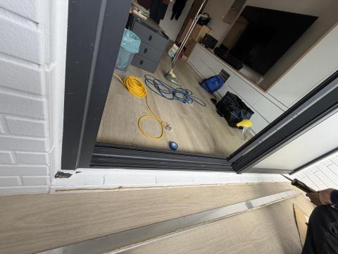 開鑫鐵工廠 - 施工前（304不銹鋼沙面腳踏板）