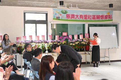 活動主持人BB ｜穩重 &times; 活力 - 剪綵司儀-面對34 組貴賓名單，達成零失誤、字字到位的完美宣讀，確保活動專業流暢。