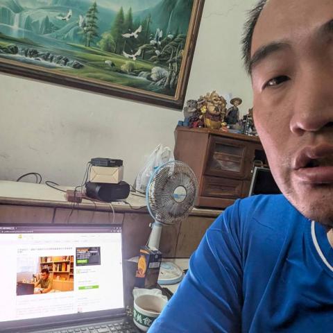 提供電競椅服務的專家鍾政憲