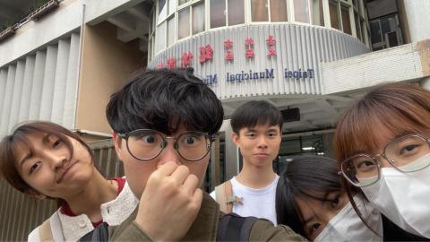 陳威廷 - 這是那個時候每天一大早就去幼兒園幫忙