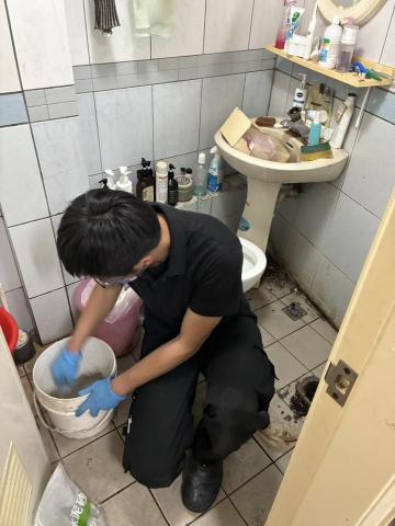 周文翔 - 馬桶舊換新安裝作業