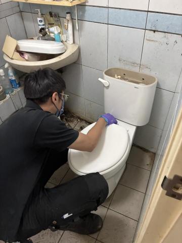 周文翔 - 馬桶舊換新安裝作業